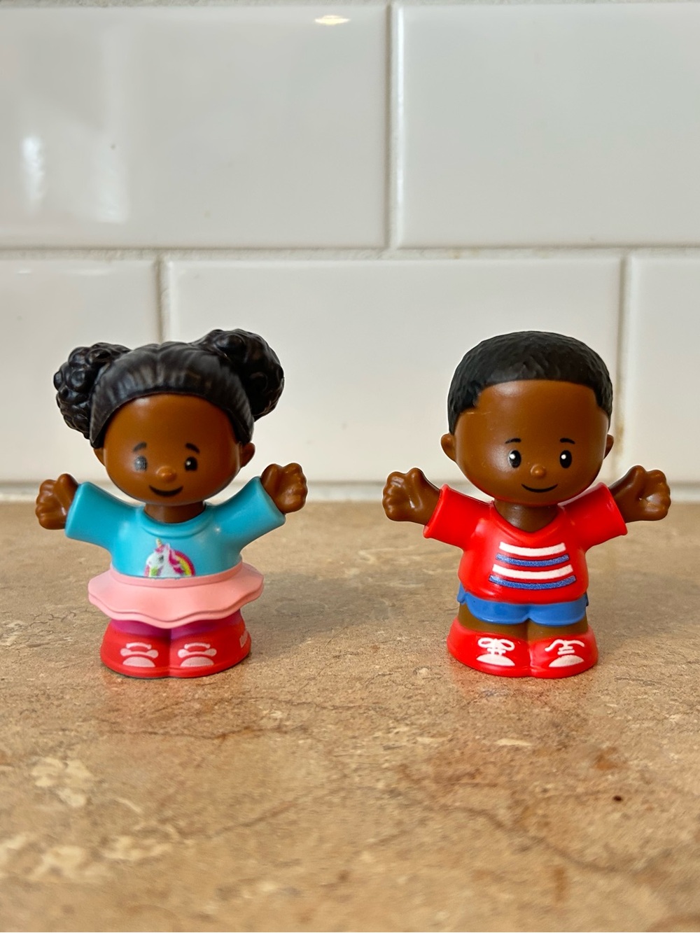 Fisher-Price Little People Tessa & Chris figures 2.5” tall